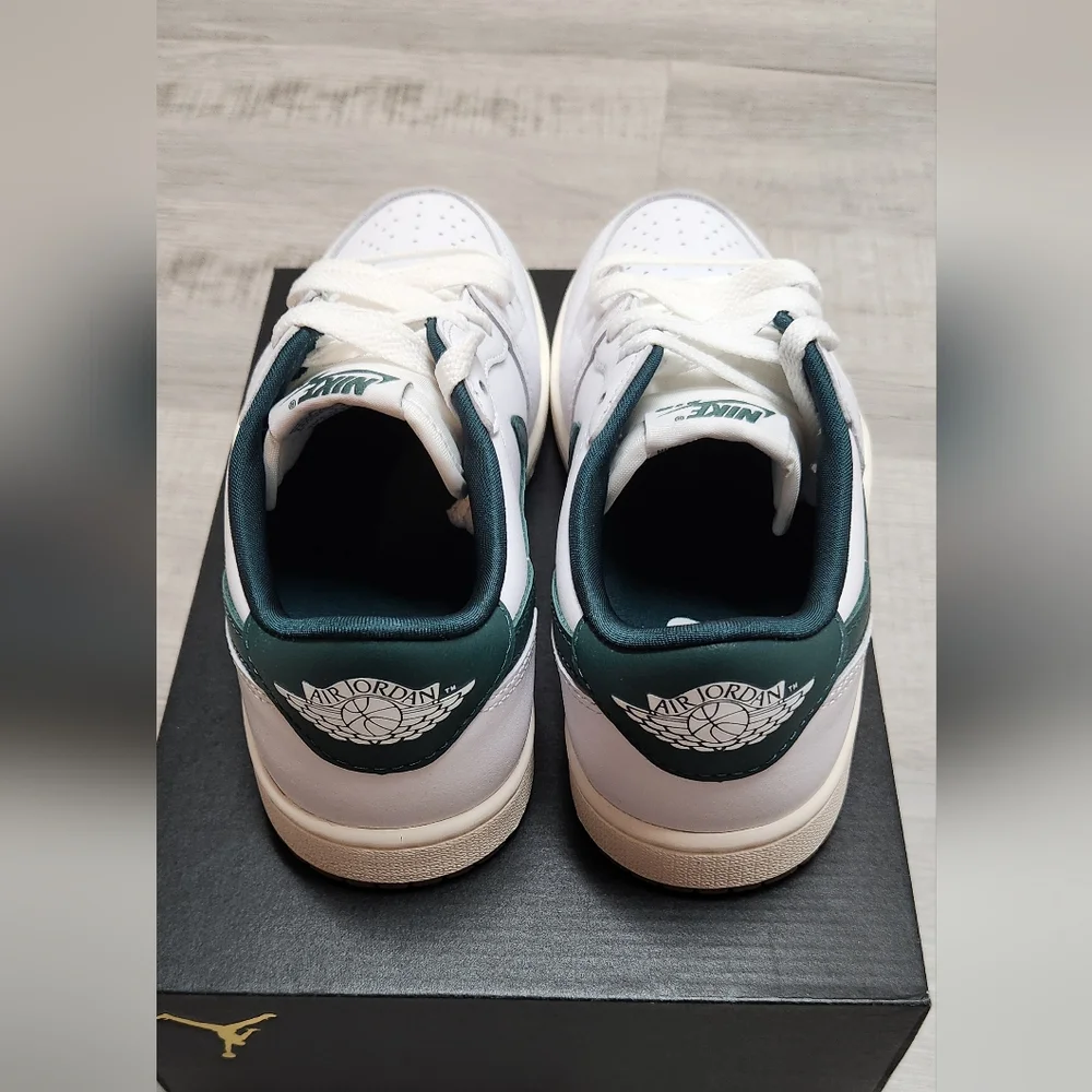 SOLD!! Jordan 1 Low Oxidized Green - Picture 4 of 5